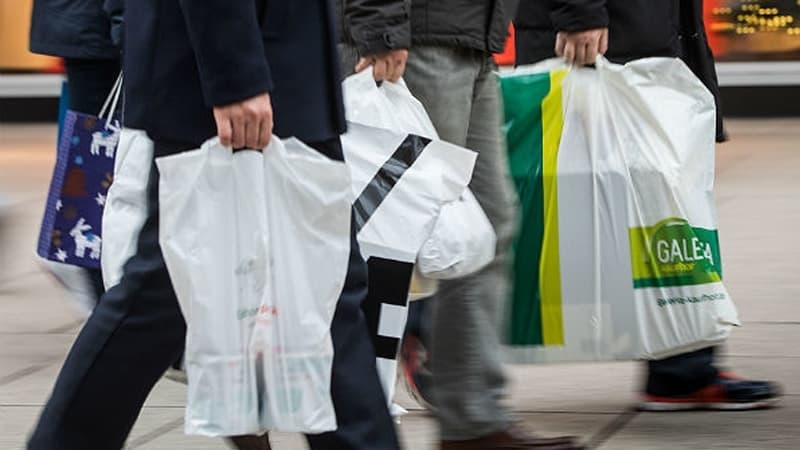 Bu gündən marketlərdə polietilen torbalar ödənişli oldu