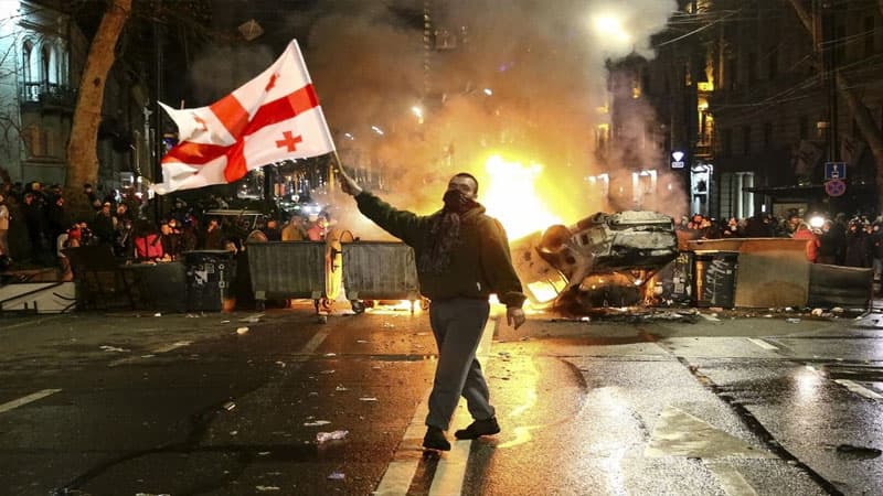 Bu, “Arzu”nu geri çəkilməyə məcbur edən gənclərin qələbəsidir - Politoloq Vasadze