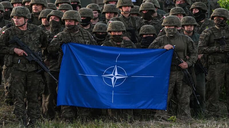 NATO Putin Rusiyasının qarşısını necə almalıdır? - "Bloomberg"in köşə yazarı
