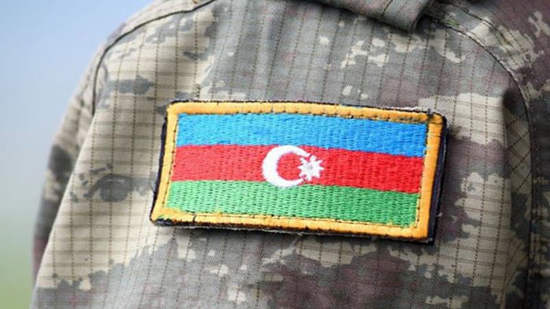 Ordudan tərxis olunmaq istəyən rəisi aldadıb 10 minini alıblar