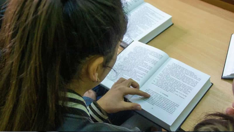 Azərbaycanda erməni dili tədris olunmalıdırmı? - Ekspert