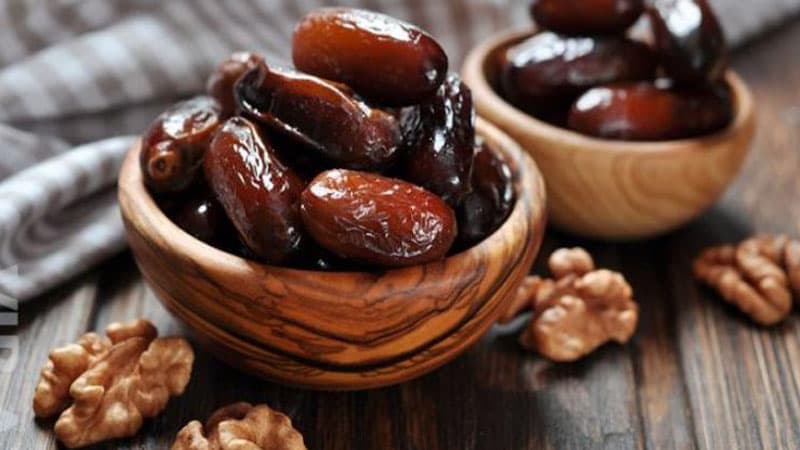 Kasıbın iftar arzusu və kiloqramı 70 manata satılan xurma