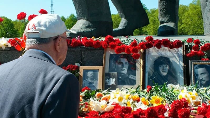 Latviyada 9 Mayı bayram etdiyinə görə 26 nəfər saxlanıldı