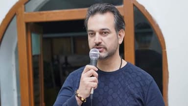 Tanınmış rejissordan çağırış: "Ciddi yanaşın"