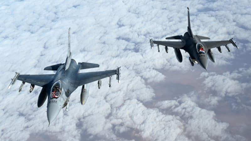Britaniya ukraynalı pilotların təliminə başlayacaq: F-16-ların verilməsi üzərində iş gedir