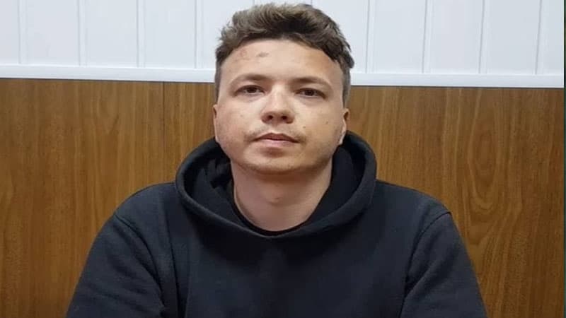 Lukaşenko 8 il iş verdirdiyi Roman Protaseviçi əfv etdi