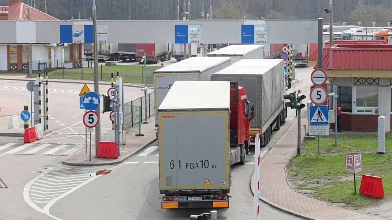 Polşa Rusiya və Belarus yük maşınları üçün sərhədi bağlayır – Fərman