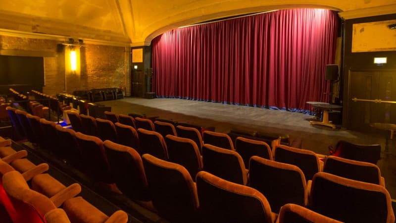 Teatr direktorlarına danışmaq qadağası qoyulub? (AÇIQLAMA)