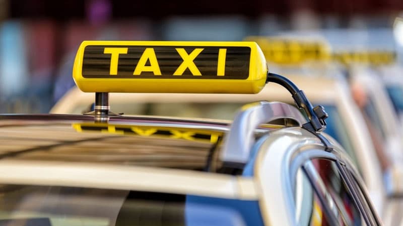 Taksilərlə bağlı qaydalar nə vaxtdan qüvvəyə minir? (RƏSMİ)