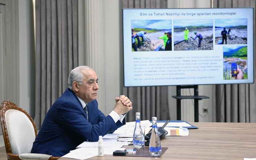 Baş nazir Söyüdlüdəki vəziyyətlə bağlı iclas keçirdi (FOTO)