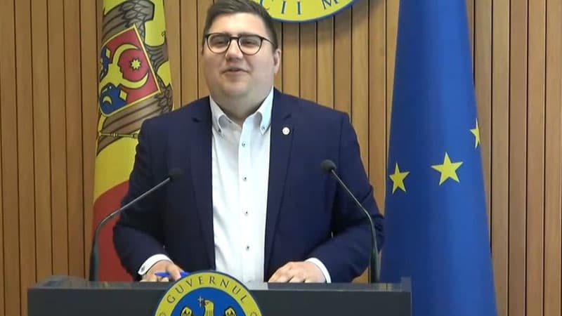 Moldova Rusiya səfirliyindən 45 nəfəri qovur - Casus şəbəkəsi
