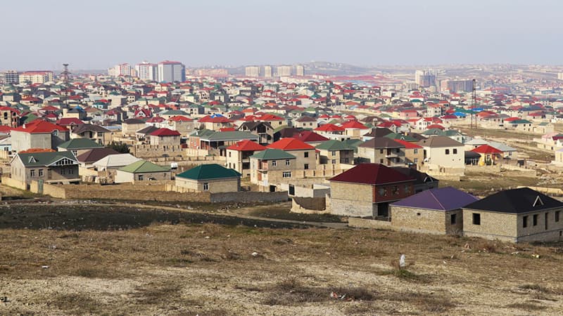 Bakıda 500 min evin "kupça" problemi: "Bu ərazilərdə ya köçürülmə olacaq, ya da..."