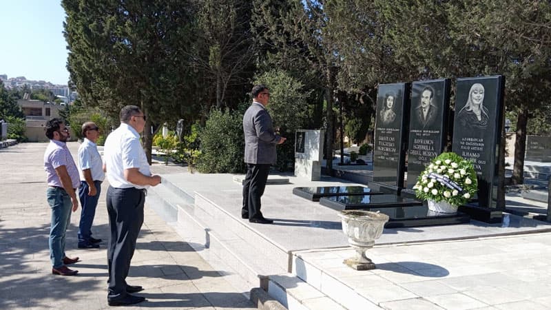 Deputat: "İlhamə xanımın məzarını ziyarət etdim və...” (FOTO)