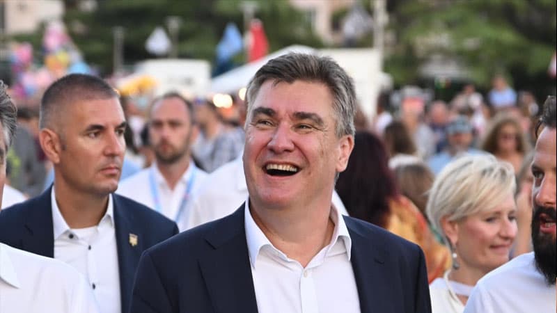 Prezident Yunanıstanda saxlanılan azarkeşləri “müharibə əsiri” adlandırdı