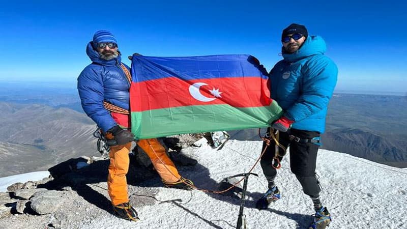 Müharibədə hər iki ayağını itirən qazi Avropanın ən hündür zirvəsinə qalxdı