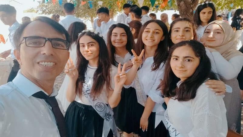 "Qız uşaqlarına ikinci dərəcəli olmadıqlarını və təhsilin önəmini hər an xatırlatmaq lazımdır" - Kənd müəllimi ilə müsahibə