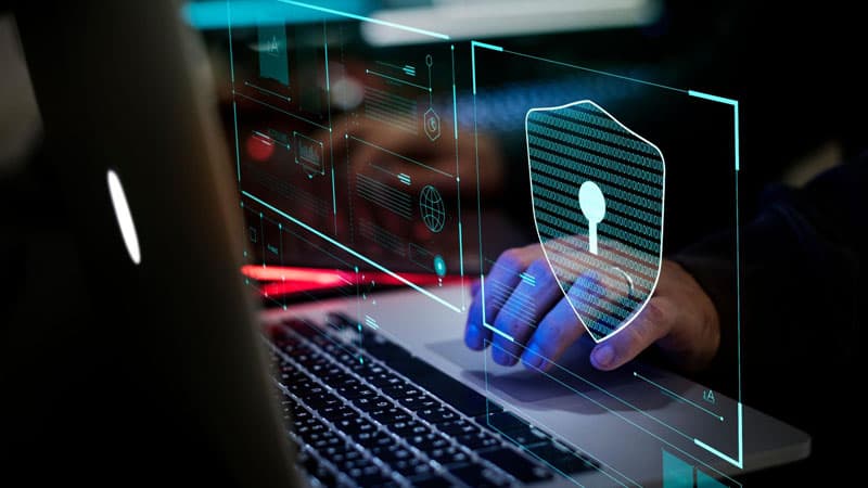 Bankların kartlarından pul niyə oğurlanır? - Ekspert