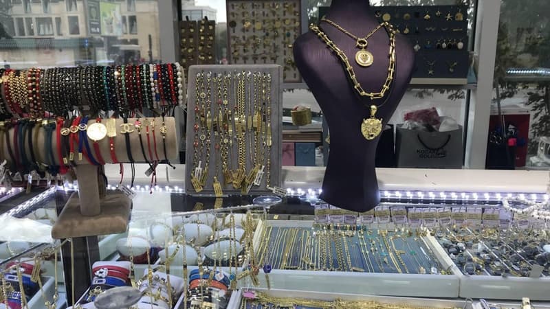 "Laçın"dan qızıl qolbaq oğurladı, 230 manata satdı...