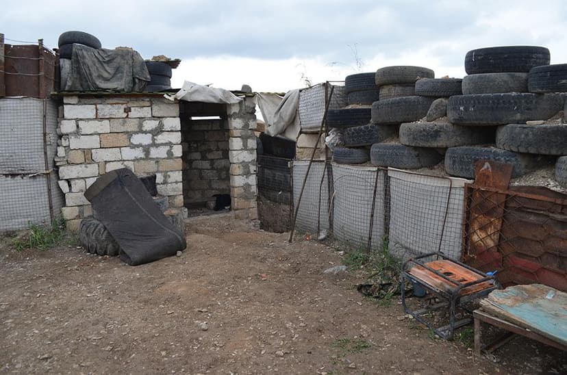 Ermənilərin tərk etdiyi daha bir döyüş mövqeyi (FOTO/VİDEO)