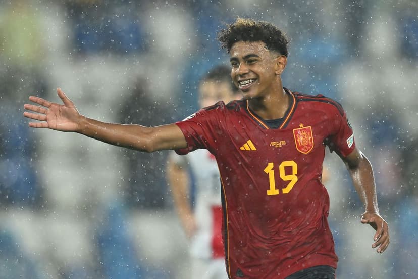16 yaşlı futbolçu millidə rekord qırdı