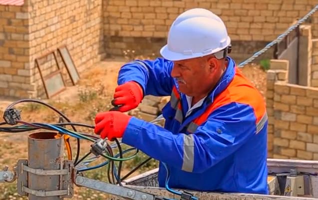 “Azərişıq” Saray və Yaşmada yenidənqurma işlərini davam etdirir (VİDEO)