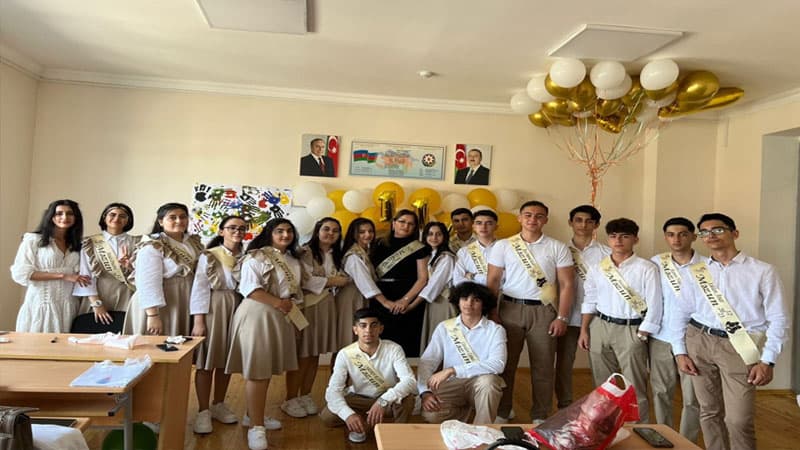 Sumqayıtda 3 sinfin şagirdlərinin hamısı ali məktəbə qəbul oldu (FOTO)