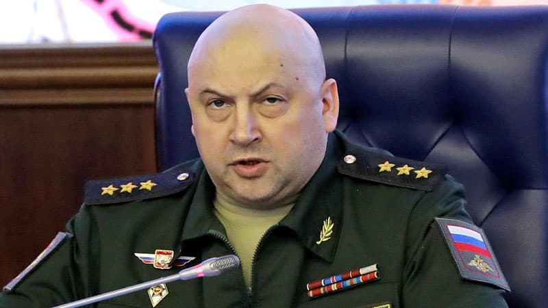 Surovikinin adı MN-nin saytından “itdi” - general arvadıyla tətildə görüntüləndi (FOTO)