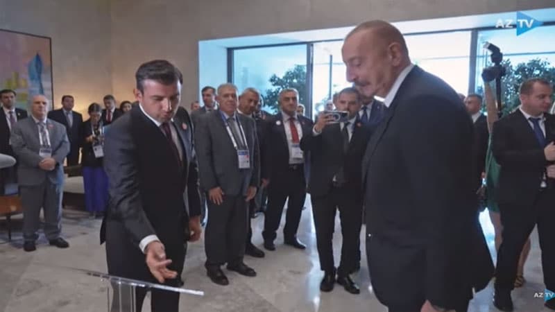 Selçuk Bayraktardan Prezidentə maraqlı hədiyyə (VİDEO)