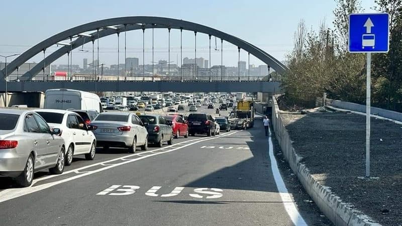 Bakı-Sumqayıt yolunda tıxac problemi necə həll oluna bilər? - Ekspert