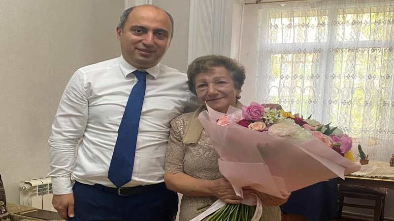 Emin Əmrullayevin ilk müəllimiylə müsahibə: Nazir necə şagird olub?