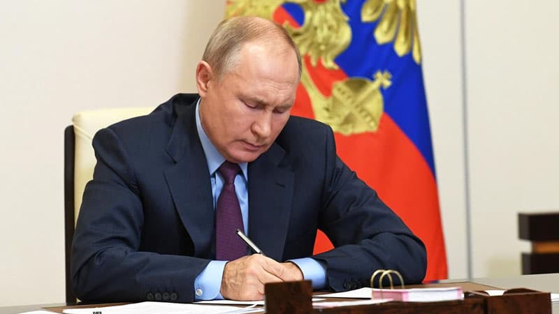 Qoy ABŞ prezidenti fəsəli və çay süfrəsinə Rusiyaya gəlsin - Putin