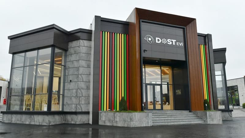 İlham Əliyev və Mehriban Əliyeva İsmayıllıda “DOST EVİ” filialının açılışında iştirak etdi (FOTO/YENİLƏNİB)
