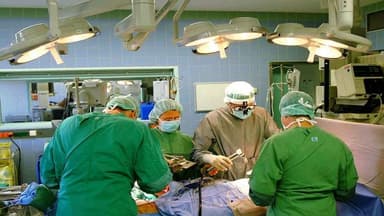63 yaşlı müğənni plastik əməliyyat etdirdi - Görənlər tanımadı (FOTO/VİDEO)