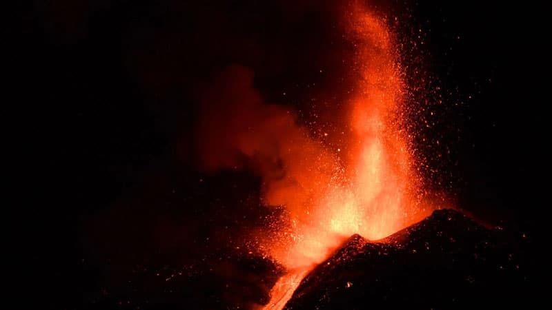 Siciliyada Etna vulkanı püskürməyə başladı