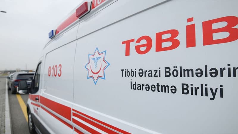 Güclü külək 3 nəfəri xəstəxanalıq etdi - Birinin vəziyyəti ağırdır