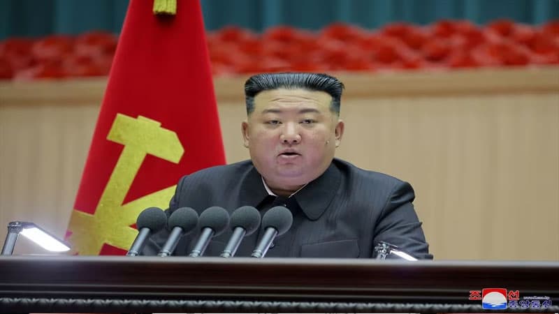 Kim Çen İn Şimali Koreyanın müharibə hazırlığını sürətləndirməyi əmr etdi