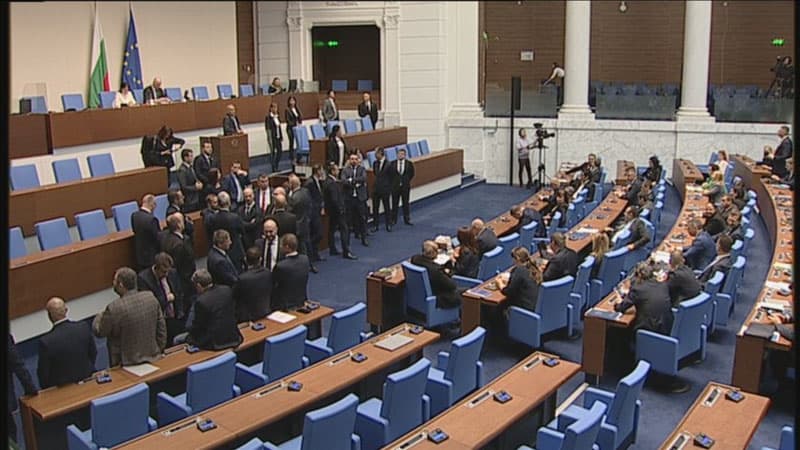 Macarıstan hədələdi, Bolqarıstan geri çəkildi: Parlament tariflərin ləğvinə səs verdi