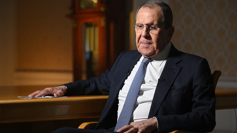 Sergey Lavrov: "İngilis dilindən imtina etmək axmaqlıqdır"