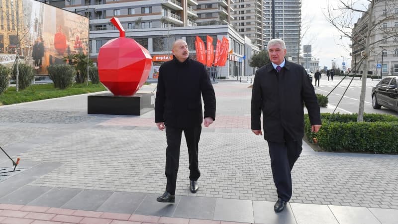 Prezident Ağ Şəhərin Mərkəzi Park Kvartalında həyata keçirilən işlərlə tanış oldu (FOTO/YENİLƏNİB)