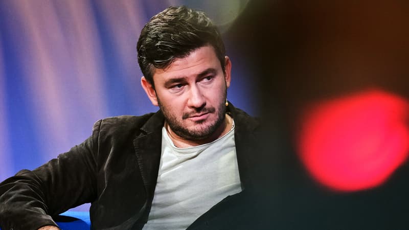 Rusiyalı yazıçı 210 milyon pulu ölkədən çıxarmağa çalışır