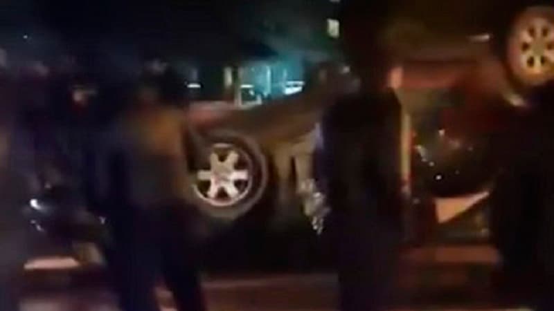 Bakının mərkəzində BMW “Prius”u vurub aşırdı (VİDEO)