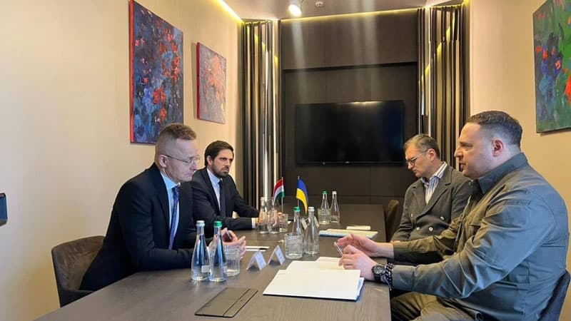 Macarıstan XİN rəhbəri Ukraynaya gəldi: səfərin ilk təfərrüatları (FOTO)