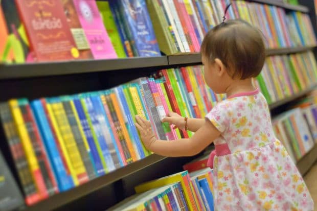 Beş yaşdan kiçik uşaqlara xarici dil öyrədilməsi ünsiyyət problemi yarada bilər? (VİDEO)