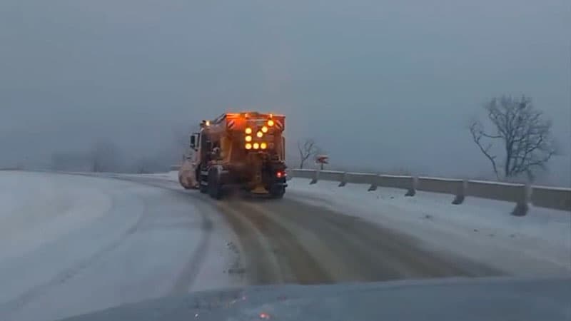 Zəfər yolu buz bağladı (VİDEO)