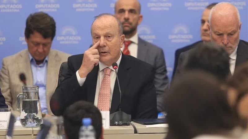 Argentina prezidenti məlumat sızdırdığına görə infrastruktur nazirini işdən çıxardı