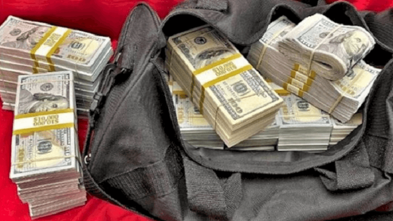 Bakıda içində iki min dollar olan çanta oğurlandı