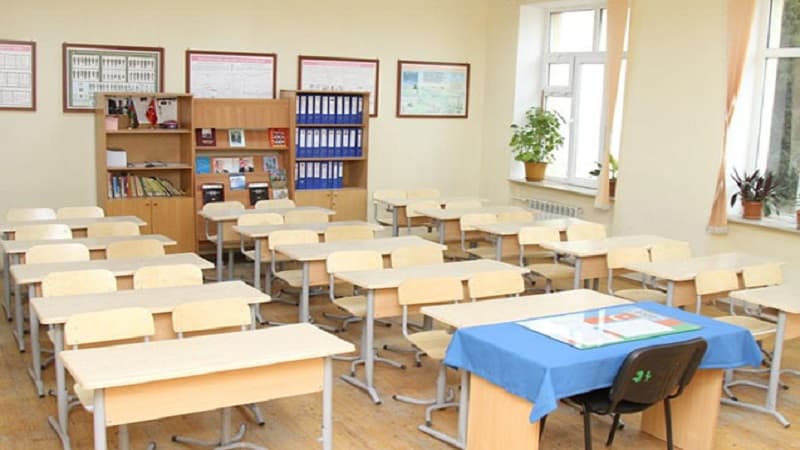 Sərxoş vəziyyətdə məktəbə daxil oldu - Həbs edildi