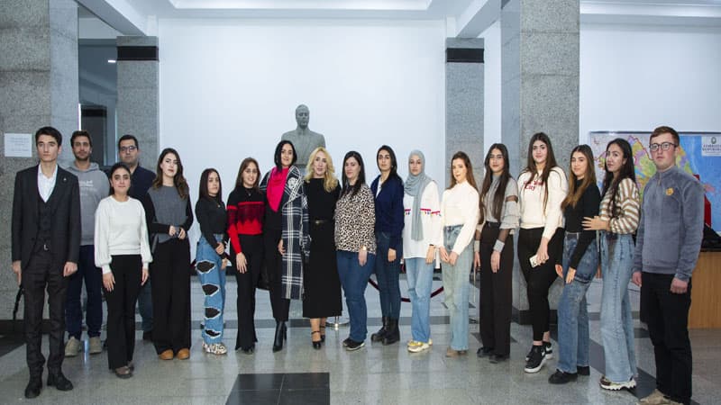 Yelo Bank tələbələr üçün "Karyera Günləri" təşkil edib