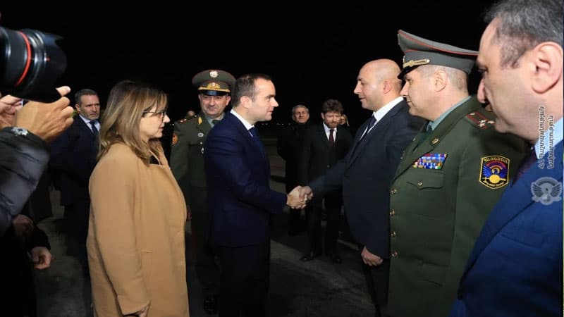 Fransanın müdafiə naziri İrəvana gəldi