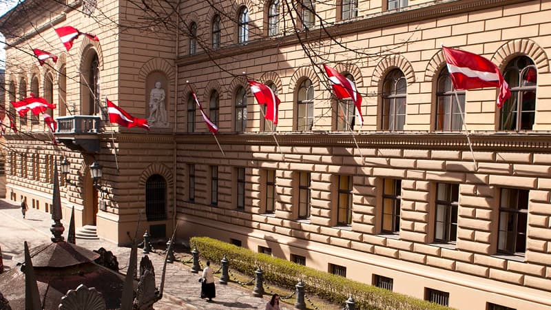 Latviya Seyminin üzvlərinə başqa dildə ünsiyyət qadağan oluna bilər